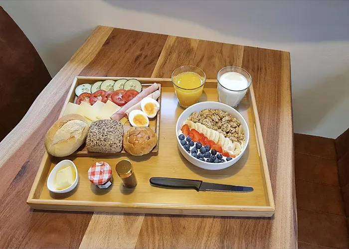 לינה וארוחת בוקר The Shed 3*