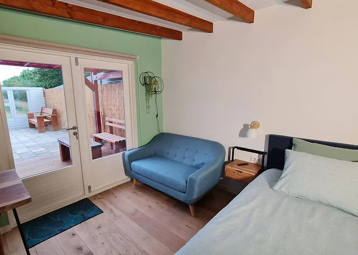 לינה וארוחת בוקר The Shed 3*