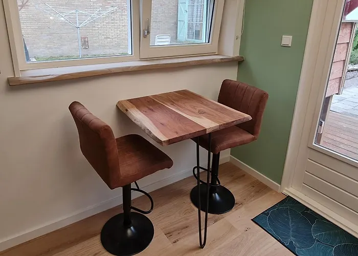 לינה וארוחת בוקר The Shed